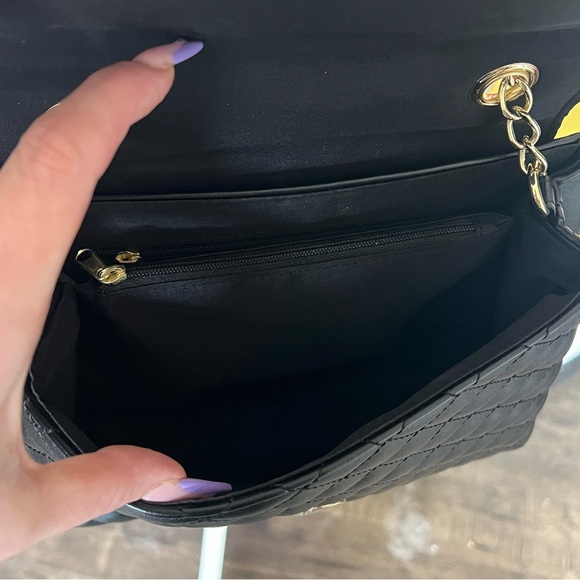 Harrods crossbody faux leather cross
Body purse - Picture 3 of 4